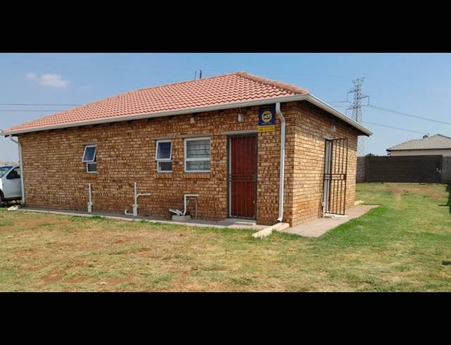 3 BEDROOM HOUSE FOR SALE IN LUFHERENG